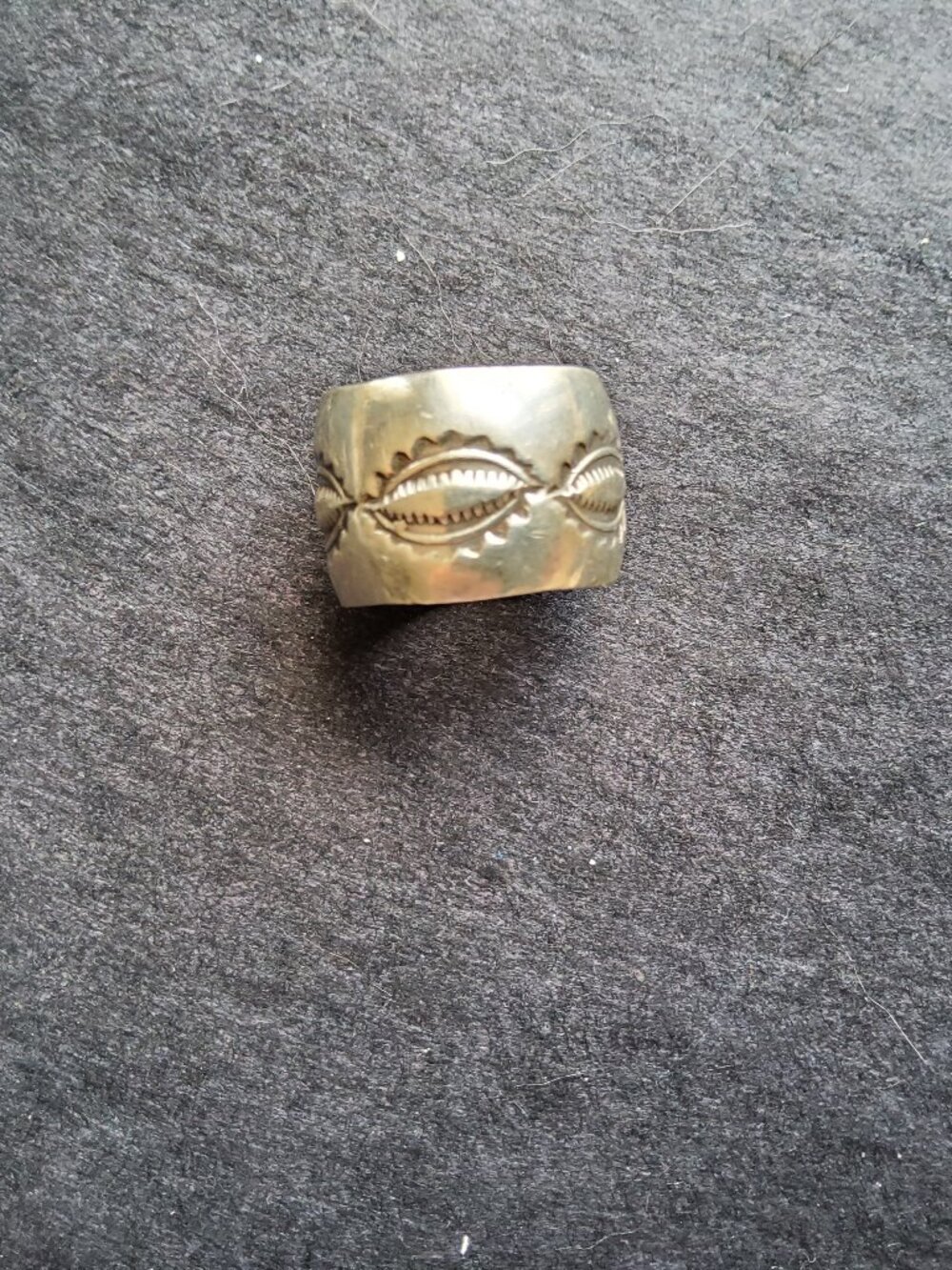 Vintage or Southwest Sterling Silver ring size 6.5 engraved Cowrie shell